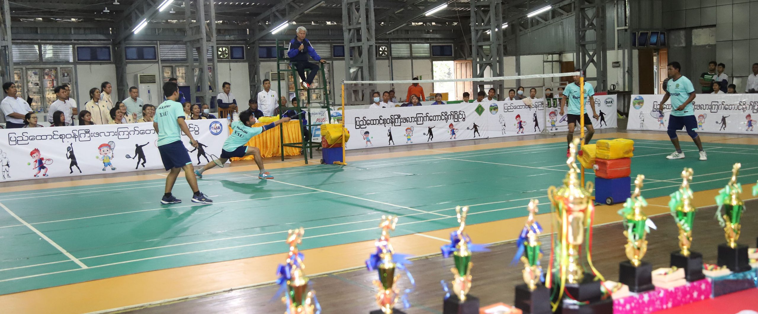 ကြက်တောင်ရိုက်အားကစားပြိုင်ပွဲ
